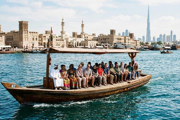 Private Dubai City tour with Underwater Aquarium, Zoo & Lake Ride