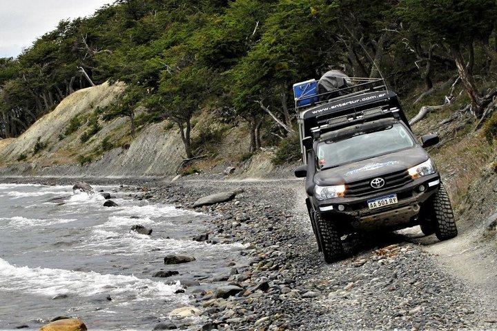 Off Road Tour 4WD Adventure on Lakes Fagnano and Escondido