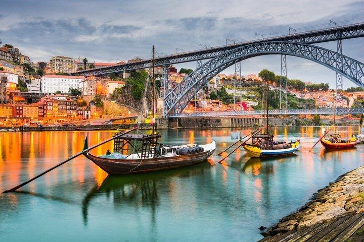 Porto to Lisbon Private Transfer with 3 Scenic Stops