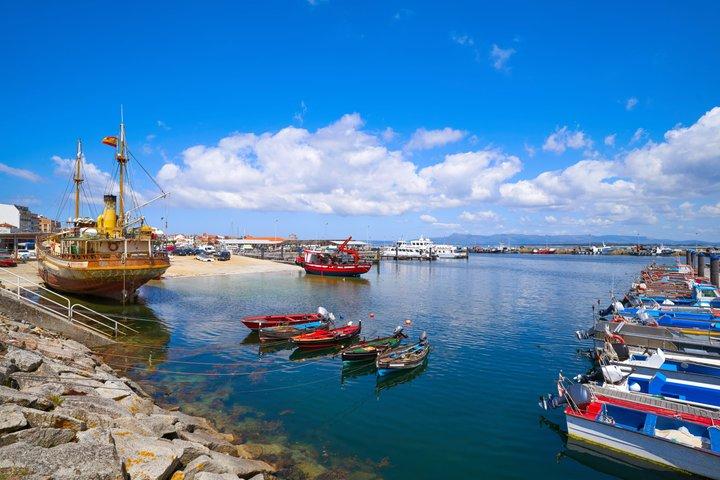 Santiago and A Coruña : Rias Baixas with Boat Tour and Tasting