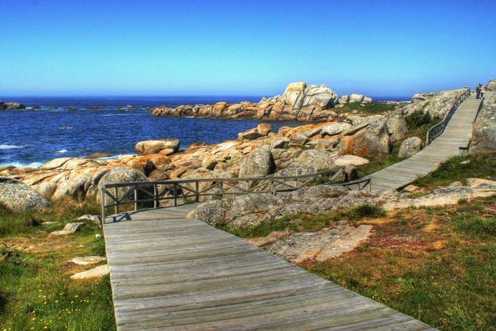Santiago and A Coruña : Rias Baixas with Boat Tour and Tasting
