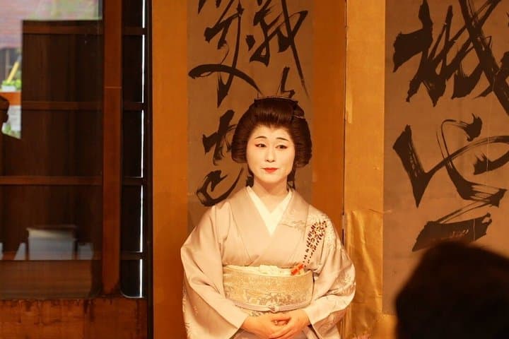 Tokyo Geisha Experience: Rare Cultural Show & Interaction