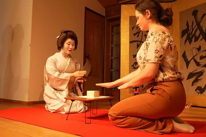 Tokyo Geisha Experience: Rare Cultural Show & Interaction