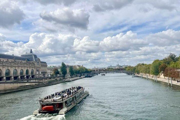 Paris 1 Hour Sightseeing Seine Cruise with French Macaron Box