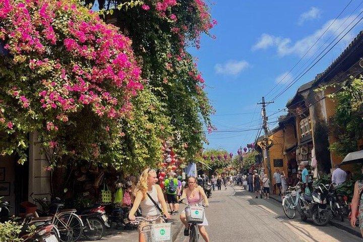 Explore Hoi An Ancient Town and Coconut Forest by Basket Boat