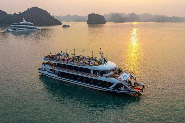 Luxury Ha Long Bay Day Cruise with Buffet, Jacuzzi and Cave Visit