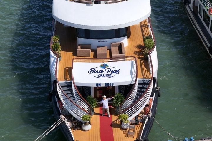 Luxury Ha Long Bay Day Cruise with Buffet, Jacuzzi and Cave Visit