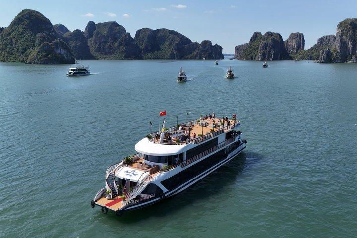 Luxury Ha Long Bay Day Cruise with Buffet, Jacuzzi and Cave Visit