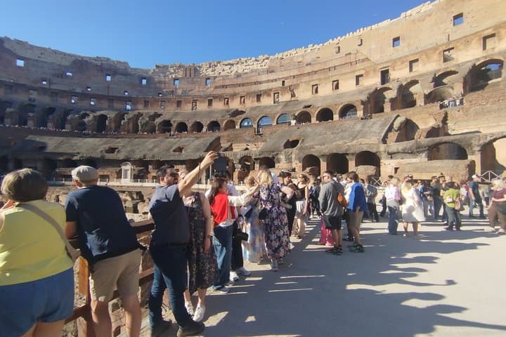 Guided Tour of the Colosseum, Arena, Forum and Palatine