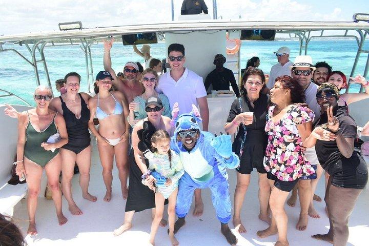 Punta Cana Boat Cruise and Snorkeling with Open Bar