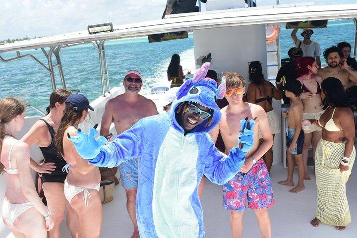 Punta Cana Boat Cruise and Snorkeling with Open Bar