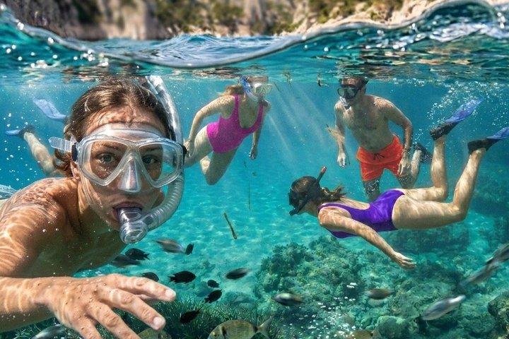Beautiful boat tour in the Calanques with swimming