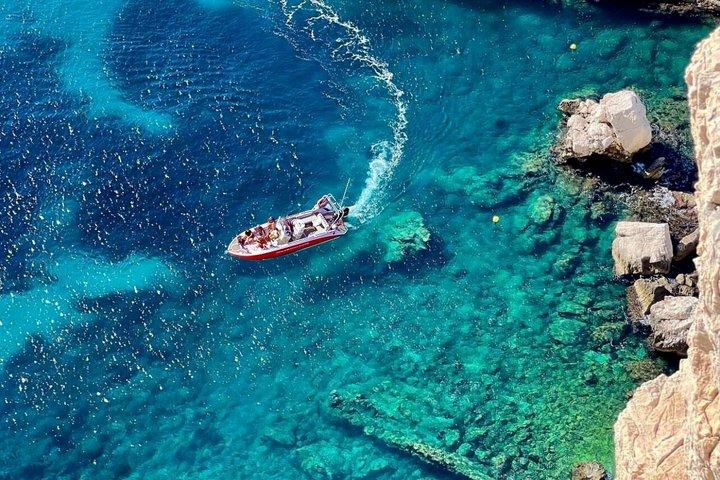 Beautiful boat tour in the Calanques with swimming