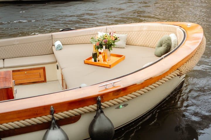 Amsterdam 2 Hour Small-Group Canal Cruise with Unlimited Snacks