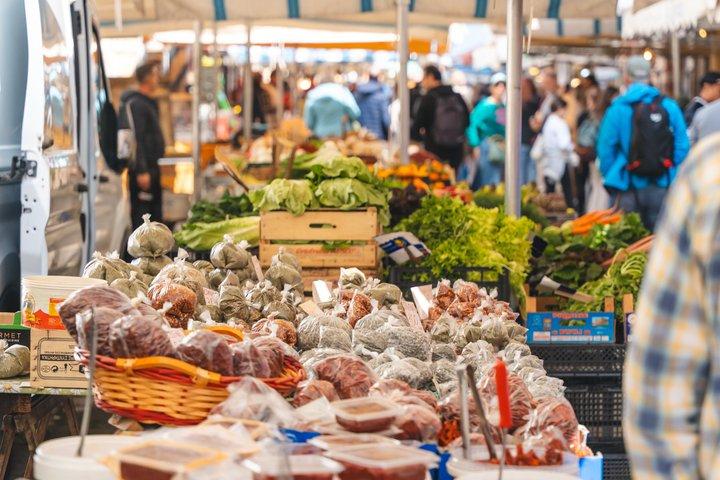 Sicilian Food tour and wine tasting in Ortigia in Syracuse