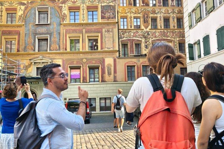 Guided walking tour of Lucerne with a local photojournalist