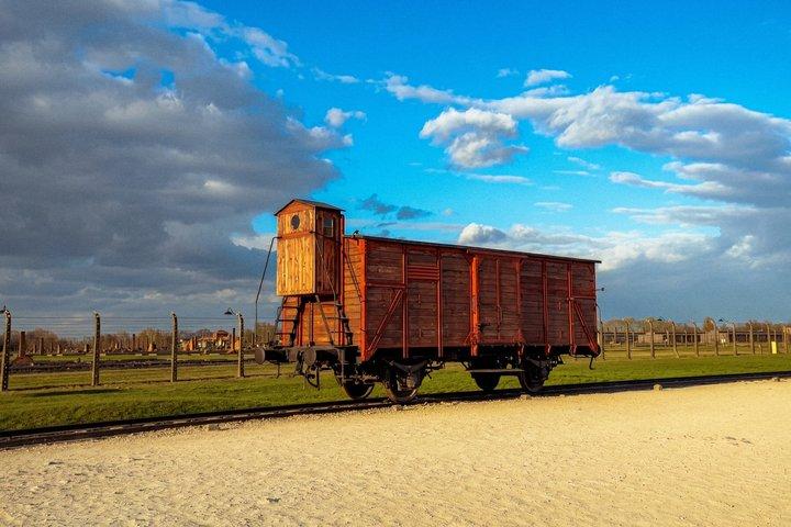 Krakow to Auschwitz Birkenau Guided Tour with Ghetto Visit