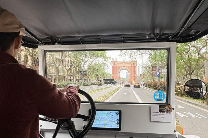 Gaudi & Sagrada Familia Private Tuk Tuk Tour and Highlights
