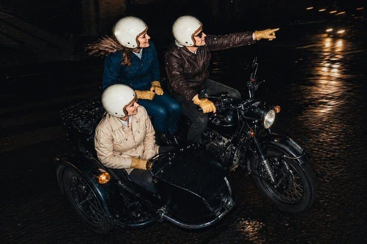 Private Nighttime Vintage Sidecar Tour with Champagne in Paris