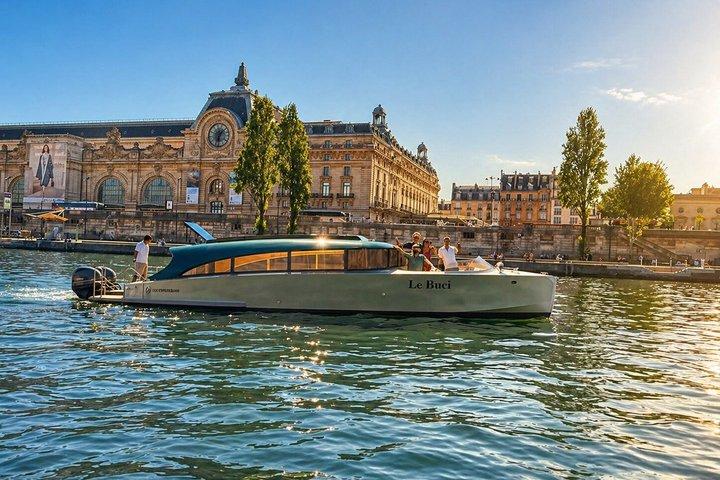 Private VIP cruise with champagne tasting and macaroon