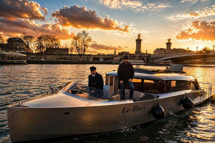 Private VIP cruise with champagne tasting and macaroon