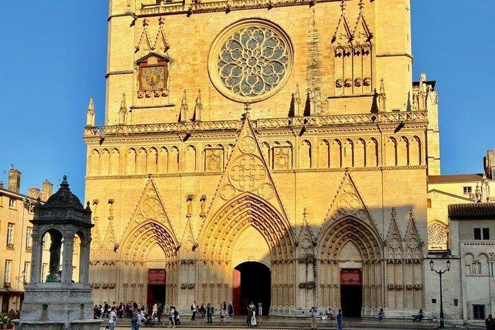 Lyon: Hidden Traboules and Old Town Walking Tour