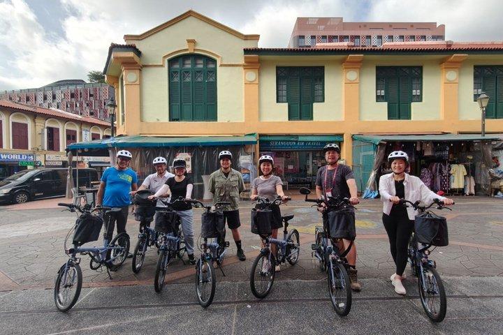 Singapore City Highlights Bike Tour (4-Hour Heritage Ride)