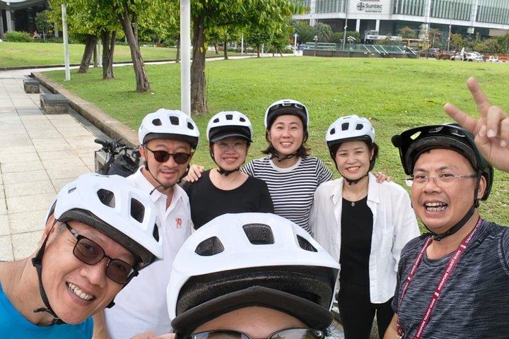 Singapore City Highlights Bike Tour (4-Hour Heritage Ride)