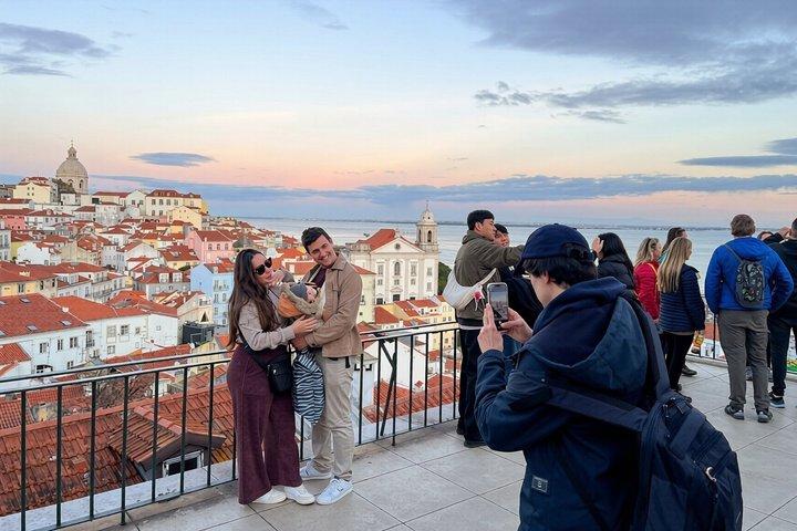 Lisbon Tour: Castle Skip-the-Line + Old Town (& Fado experience)