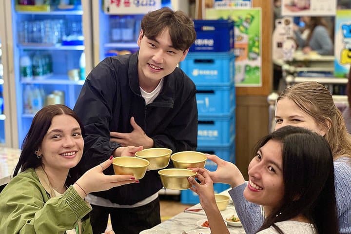 Seoul Night Palace & Market Food Tour with Vehicle
