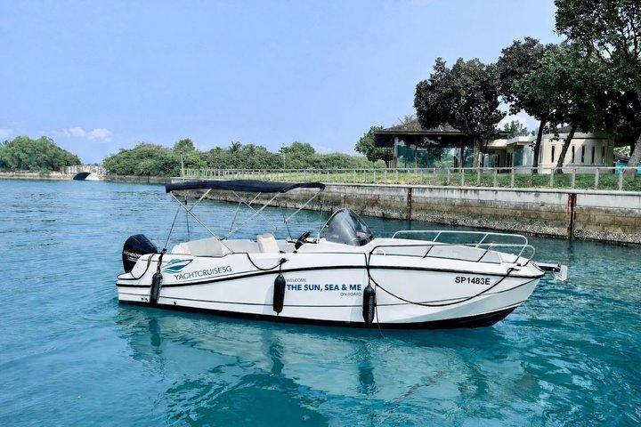 Singapore Speedboat Maritime Guided Tour