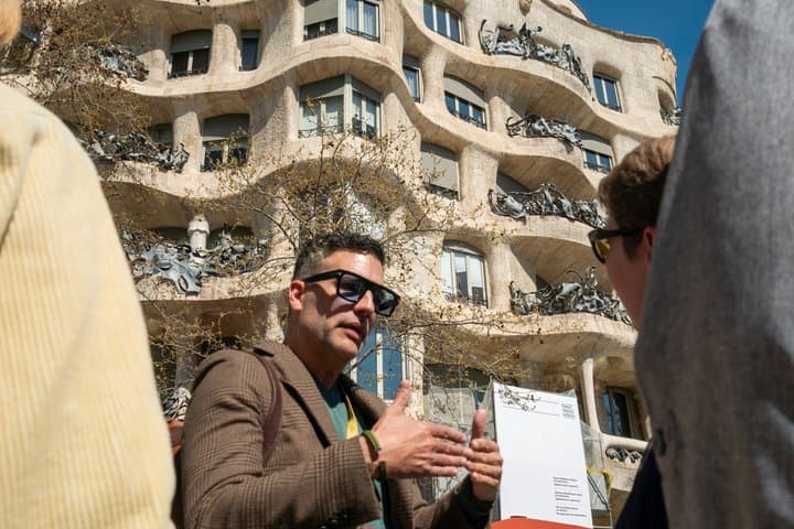 Barcelona in 1 Day: Sagrada Familia,Park Guell, La Pedrera, Tapas