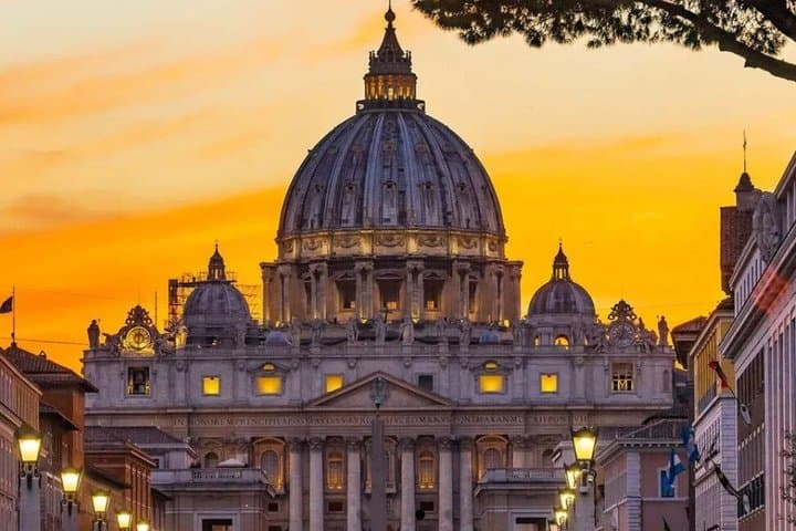 Rome by Night: Private or Small Group Golf Cart Tour