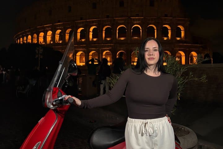 Roma Private Solo Vespa Tour with Pick Up, Drop Off and Tiramisu