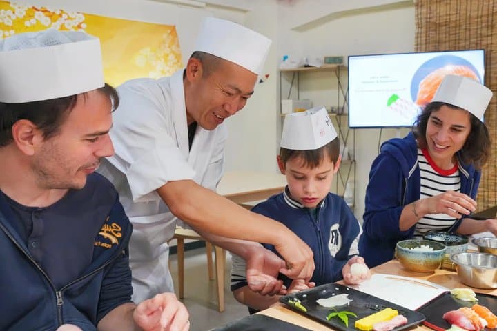 Tokyo Sushi Making Class in Tsukiji with Professional Chef