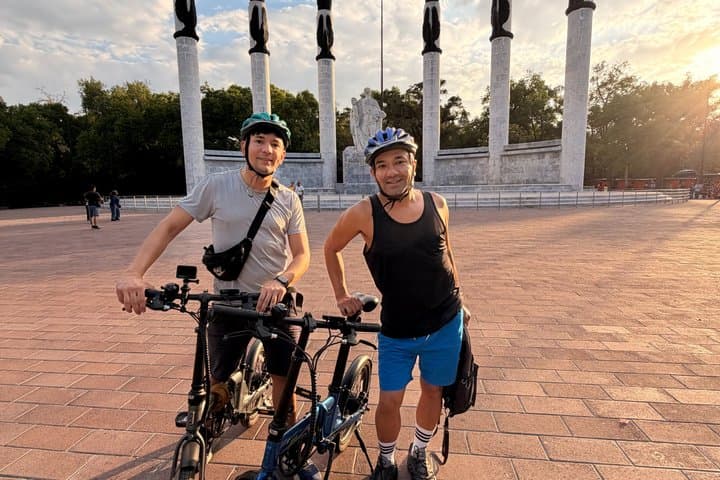 Private Ebike Tour in Chapultepec Forest in CDMX