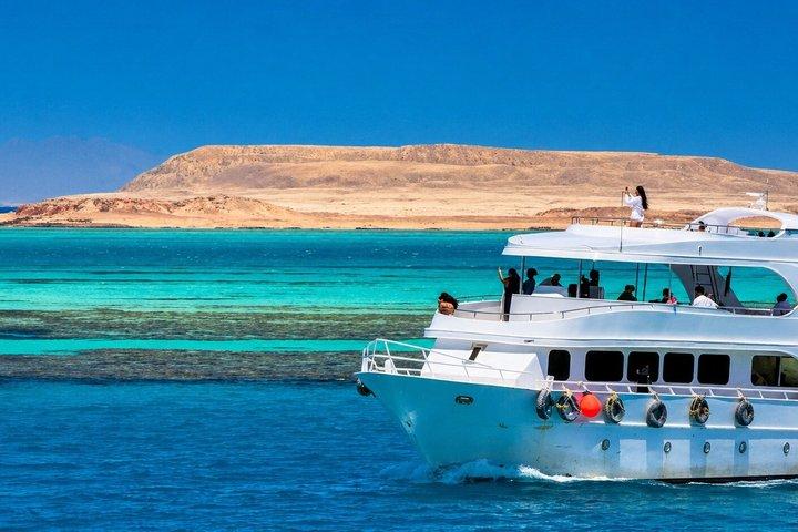 White Island & Ras Mohammed Boat Trip with Diving And Snorkeling