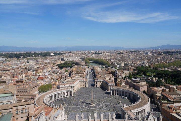 St. Peter’s Basilica Tour with Papal Tomb & Vatican Grottoes