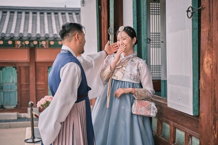 Hanbok Photoshoot and History Tour at Gyeongbokgung Palace