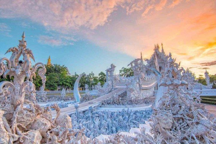 Full Day Chiang Rai 3 Temples White, Blue,Big Bhudha Temples