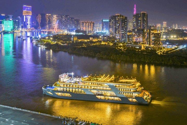 Rever Saigon Luxury Dinner Cruise with Hotel Pickup & Dinner