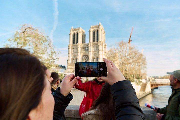 Île de la Cité Guided Tour & Audio-Guided Visit of Notre-Dame