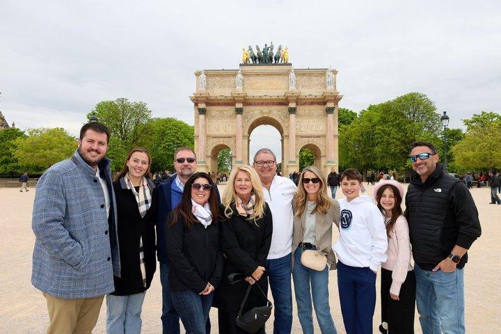 PARIS -Full day tour in van for groups (up to 14 ppl) with PHOTOS