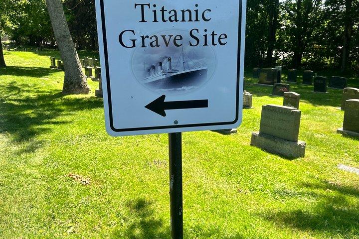 Private Peggy’s Cove & Halifax Highlights Tour with Citadel Entry