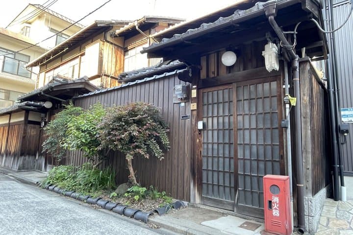 Private Machiya Tea Room & Ikebana Experience near Fushimi Inari