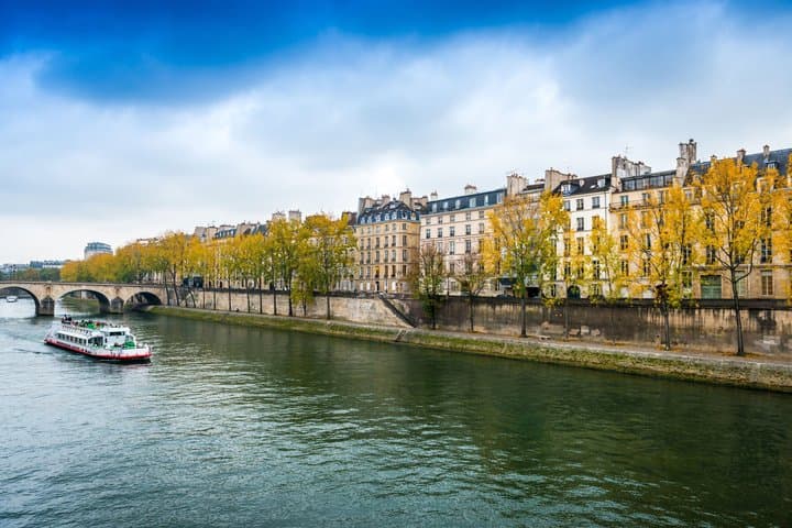 Paris: Evening Lights Cruise with Legendary Bateaux-Mouches