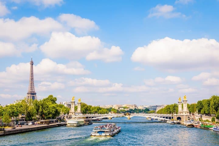 Paris: Evening Lights Cruise with Legendary Bateaux-Mouches