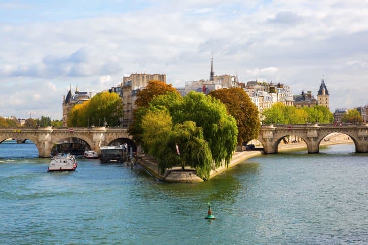 Paris: Evening Lights Cruise with Legendary Bateaux-Mouches