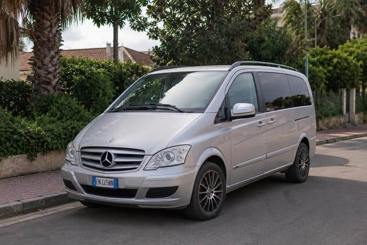 Naples: Private Transfer from Naples Airport to City