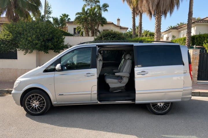 Naples: Private Transfer from Naples Airport to City